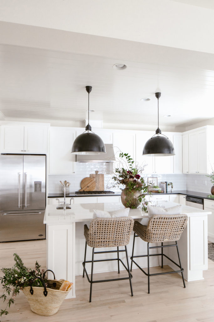 white-kitchen-matte-black-finishes