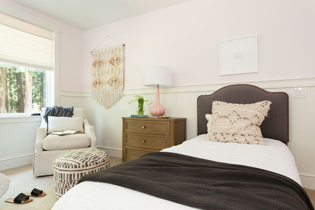 tween girls' bedroom
